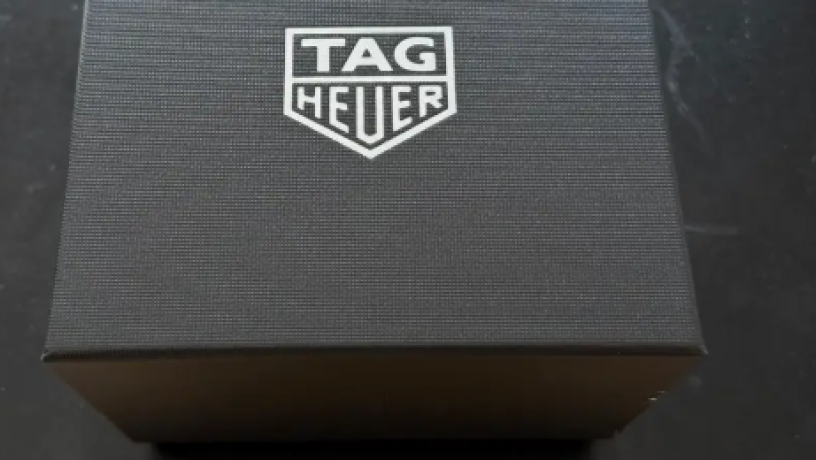 saaa-tagh-hoyr-althky-almtsl-e3-mkas-45-mm-big-2