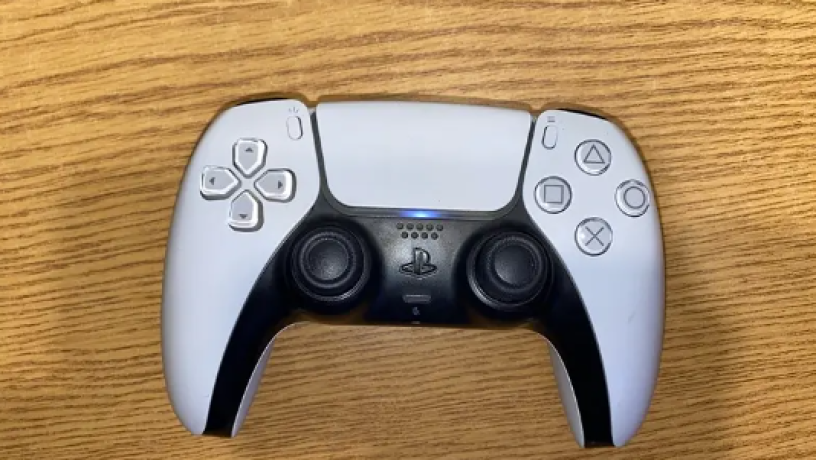 white-ps5-controller-draaa-blaystashn-5-abyd-big-0