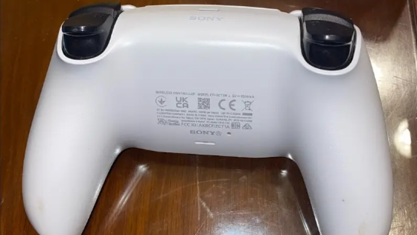 white-ps5-controller-draaa-blaystashn-5-abyd-big-1