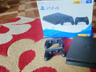 بلايستشن ٤ PS4
