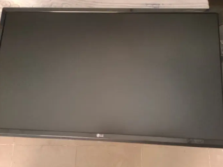 شاشه تليفزيون LG فريم لس بكرتونتها