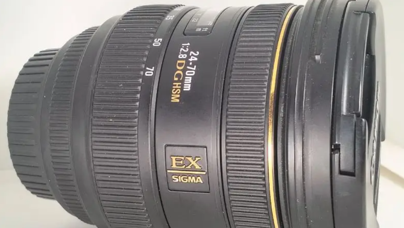 aadsat-zoom-sygma-24-70-mlm-big-0