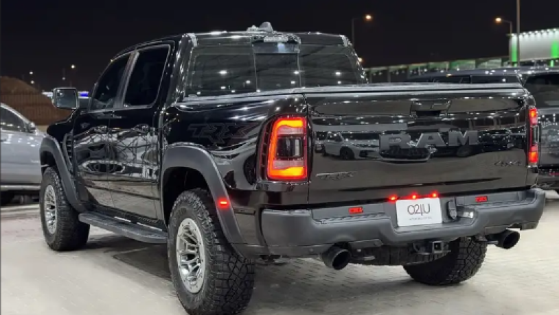 dodg-ram-2023-trx-4x4-big-3