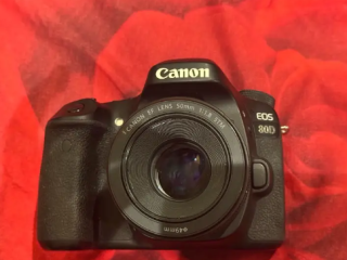 كاميرا كانون EOS 80D مع عدسة 50 مم 1.8
