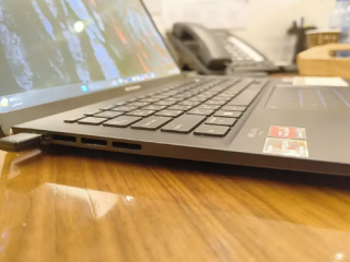 شاشة اسوس زين بوك 14 اوليد، معالج Ryzen 7 7730U