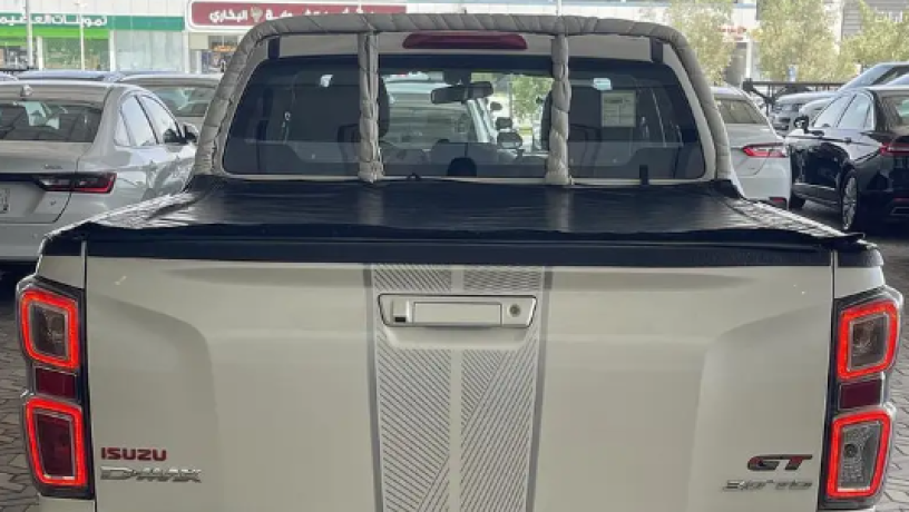 aysozo-dymks-2023-isuzu-d-max-2023-big-3