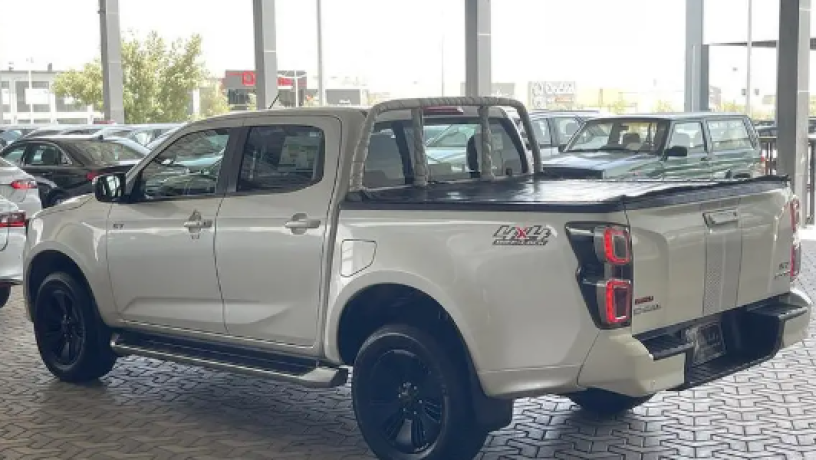 aysozo-dymks-2023-isuzu-d-max-2023-big-2