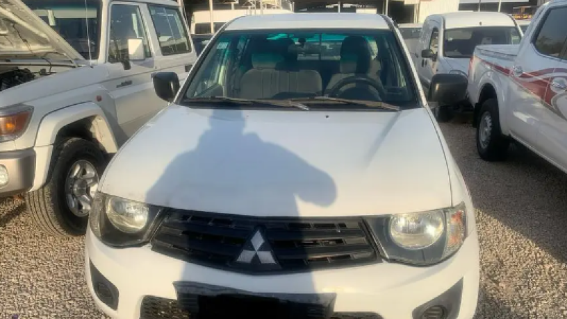 mstbyshy-l200-dyzl-2012-mitsubishi-l200-diesel-2012-big-0