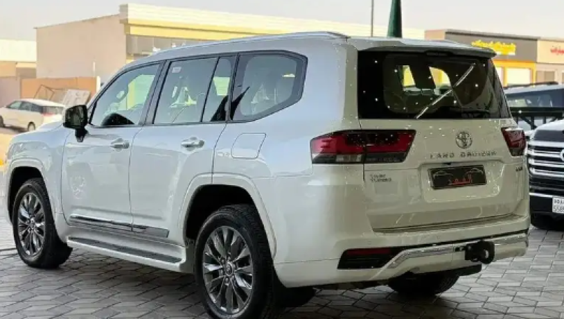 toyota-land-krozr-l4-modyl-2023-big-1