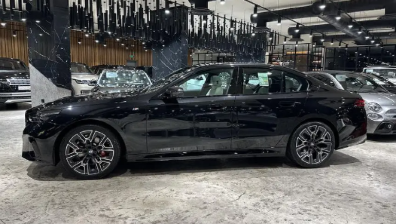by-am-dblyo-520i-2026-gdyd-new-bmw-520i-2026-big-1