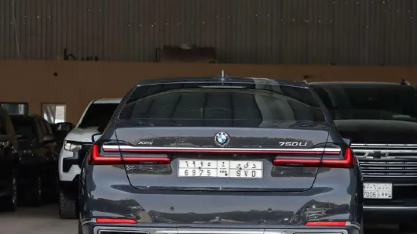 by-am-dblyo-750li-2022-bmw-750li-2022-big-3