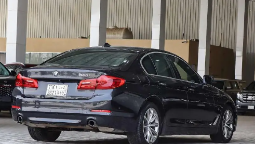 by-am-dblyo-520i-2018-bmw-520i-2018-big-1