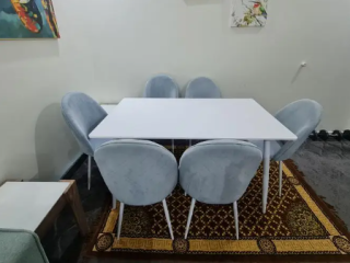 طاولة طعام