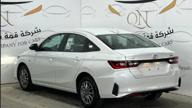 toyota-yarys-y-modyl-2025-big-1