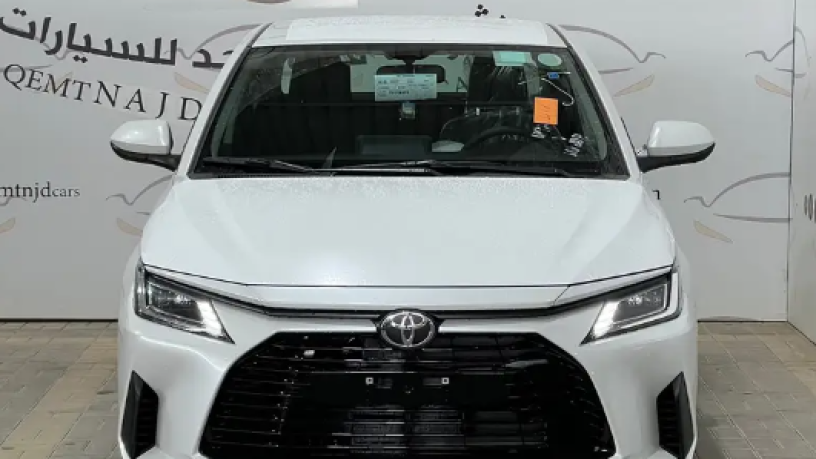 toyota-yarys-y-modyl-2025-big-0