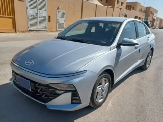 هيونداي أكسنت 2024 للبيع في الرياض اللون فضي لوحة رقم ر ك و 3134
