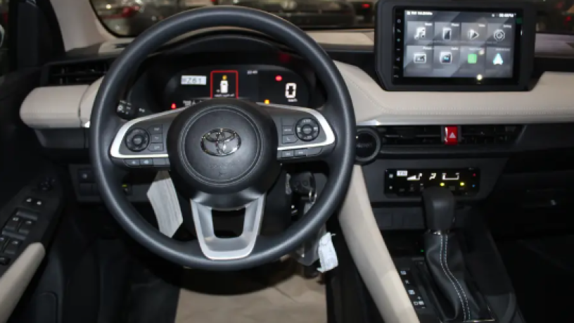 toyota-yarys-y-bls-2026-toyota-yaris-y-plus-2026-big-2