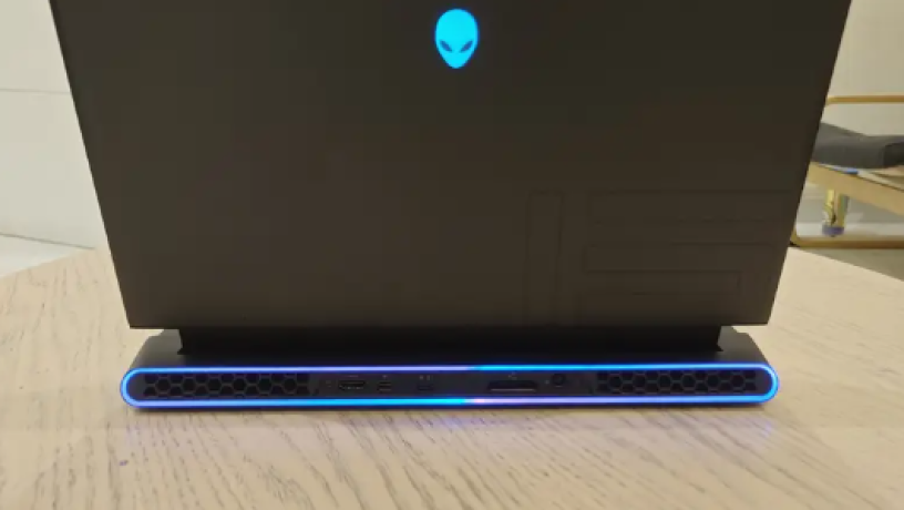 kmbyotr-mhmol-llalaaab-alienware-m15r4-big-1