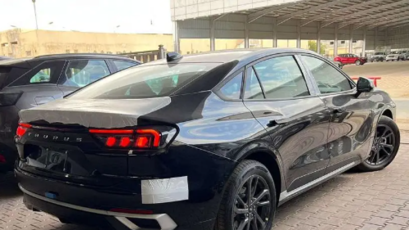 ford-tors-ambyanty-2025-ford-taurus-ambiente-2025-big-1