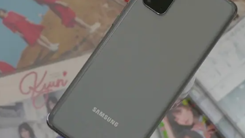 s20plus5g-12128-mzdog-big-0