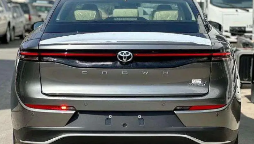 toyota-kraon-2025-brymyom-toyota-crown-2025-premium-big-3