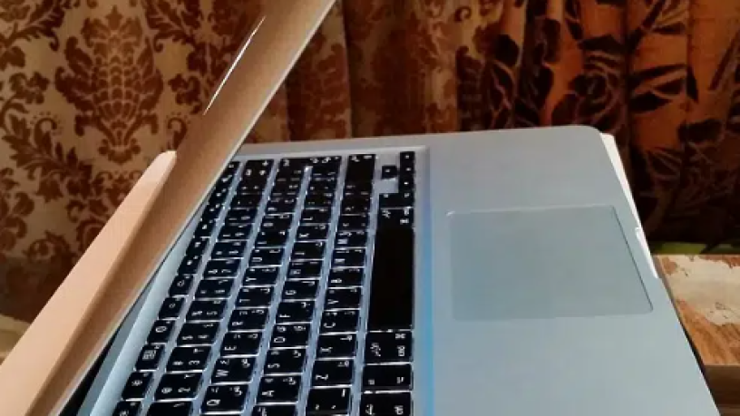 aard-ras-alsn-khsm-kbyr-lmstkhdmy-apple-mac-book-pro-i7-pro-big-1
