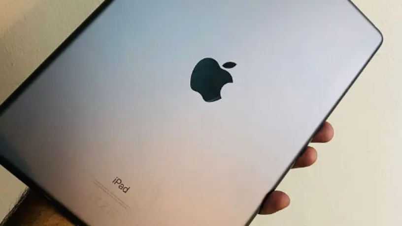 ghaz-apple-ipad-algyl-althamn-wi-fi-modyl-2020-rmady-fdayy-saa-128-gygabayt-big-0