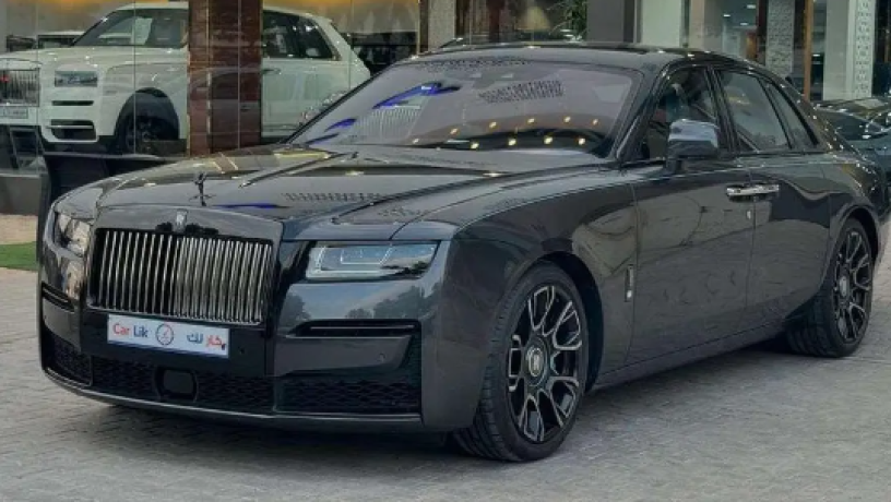 rolz-roys-kost-2022-rolls-royce-ghost-2022-big-1