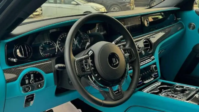 rolz-roys-kost-2022-rolls-royce-ghost-2022-big-4