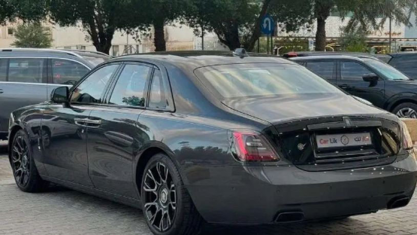 rolz-roys-kost-2022-rolls-royce-ghost-2022-big-3