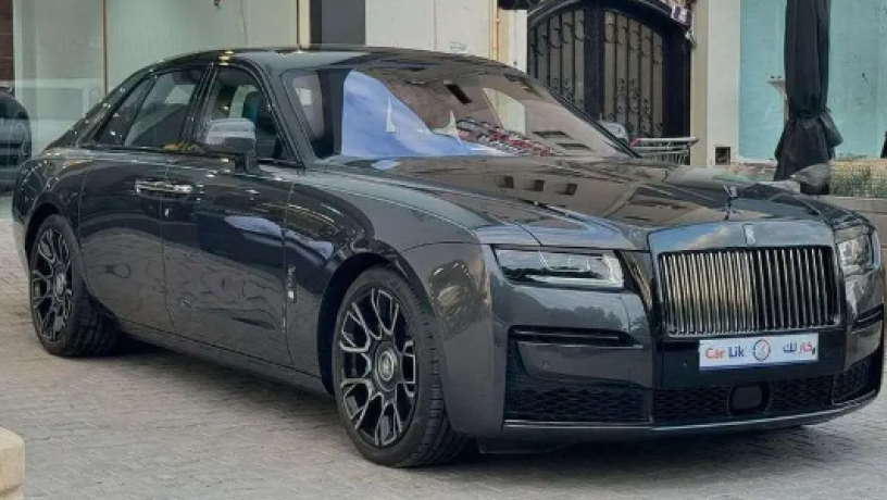 rolz-roys-kost-2022-rolls-royce-ghost-2022-big-2