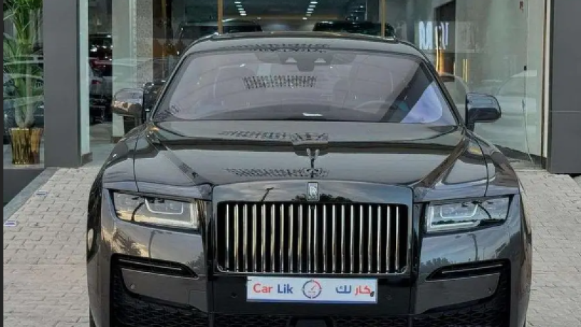 rolz-roys-kost-2022-rolls-royce-ghost-2022-big-0