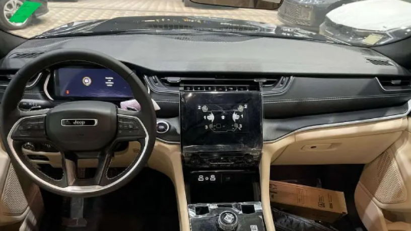 gyb-grand-shyroky-2025-jeep-grand-cherokee-2025-big-2